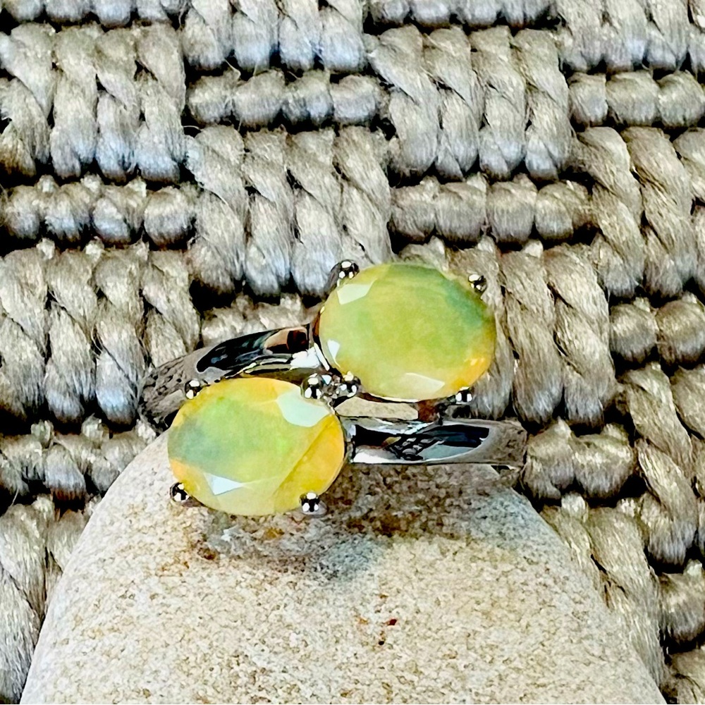 1.36 ct. Ethiopian Opal Sterling Silver, Sz. 6